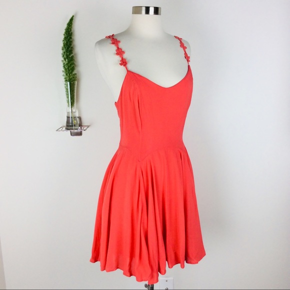 Kimchi Blue Gorgeous Strappy Flowy Dress Size (M) - Picture 3 of 7